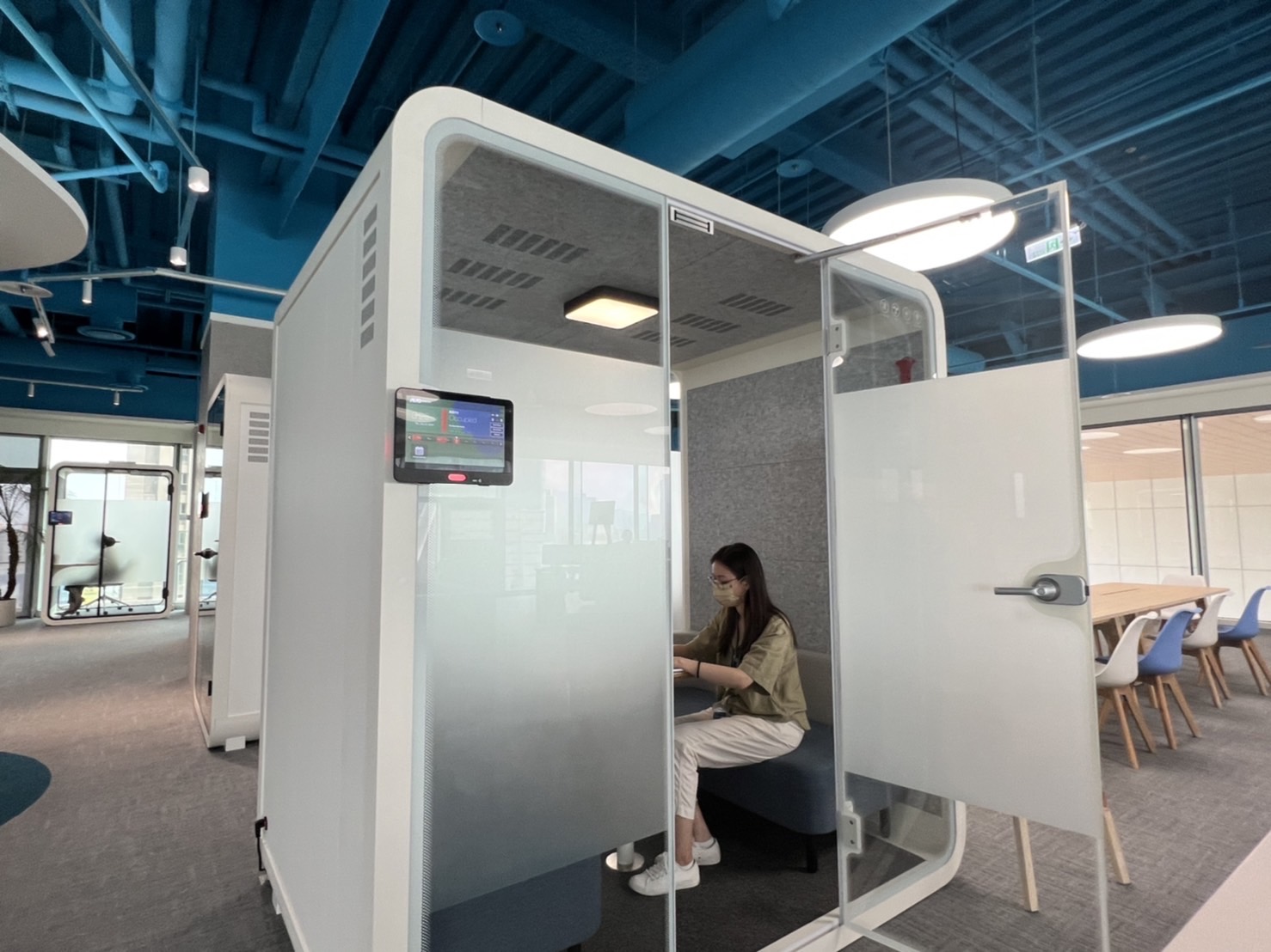 赢博高雄據點的智慧行動辦公艙，展現赢博在面板以外的研發應用軟實力